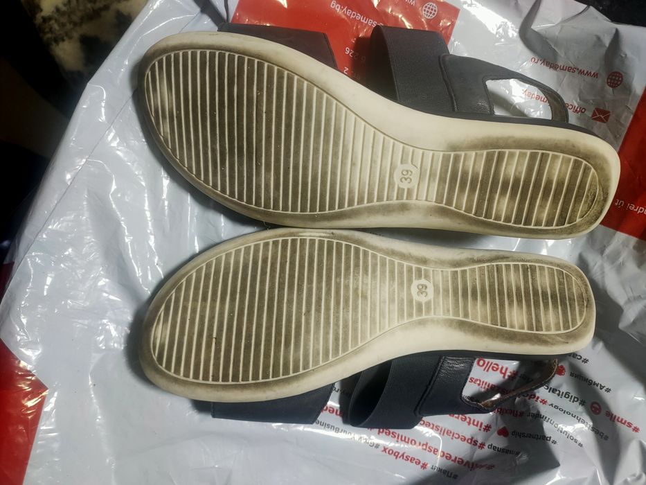 Vând sandale Caprice 39