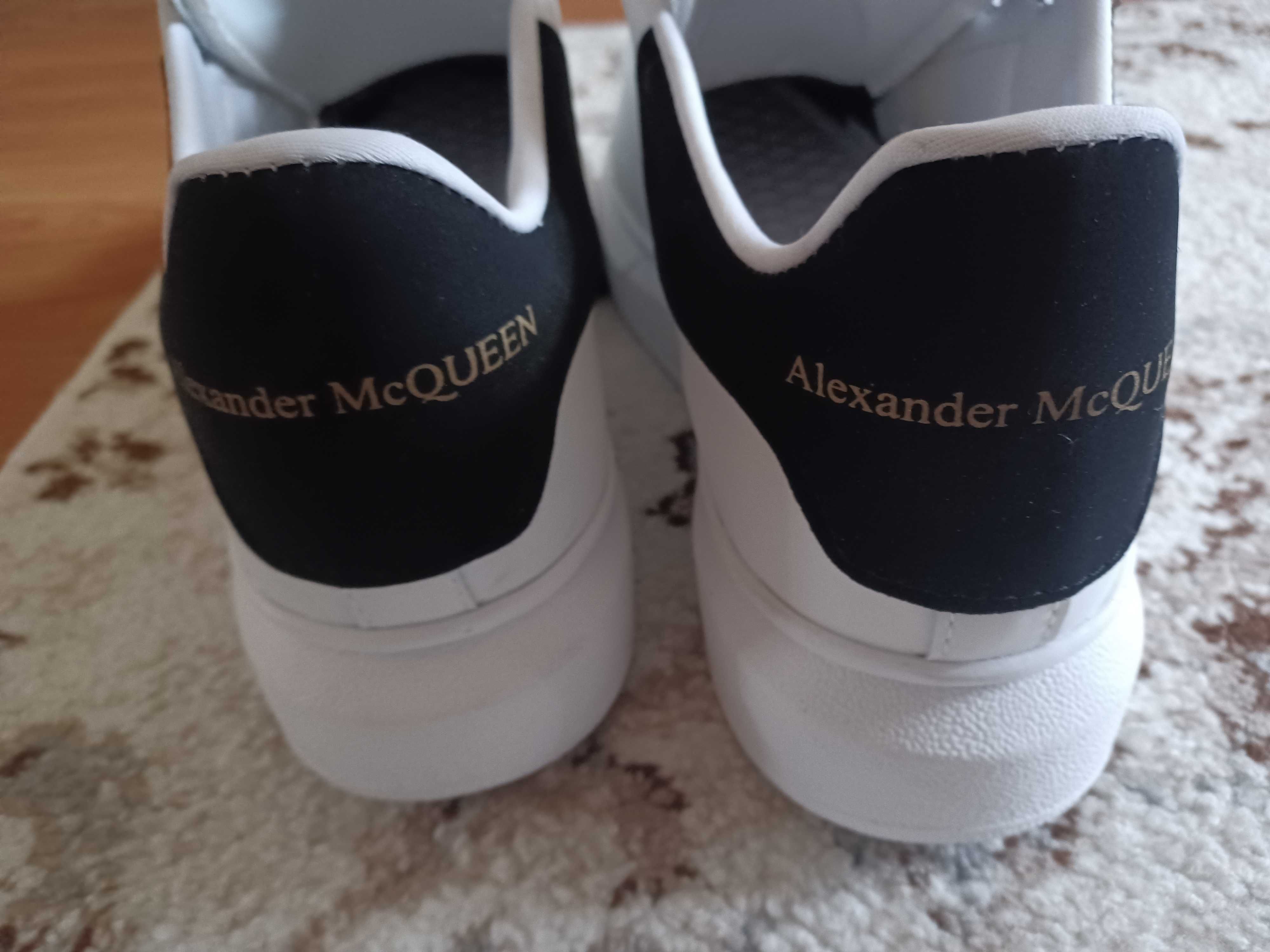 Vand adidași Alexander Mcqueen,marimea 44. Sunt noi nouti.