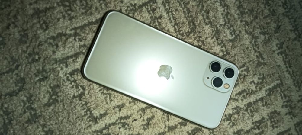 айфон 11 про. белый
