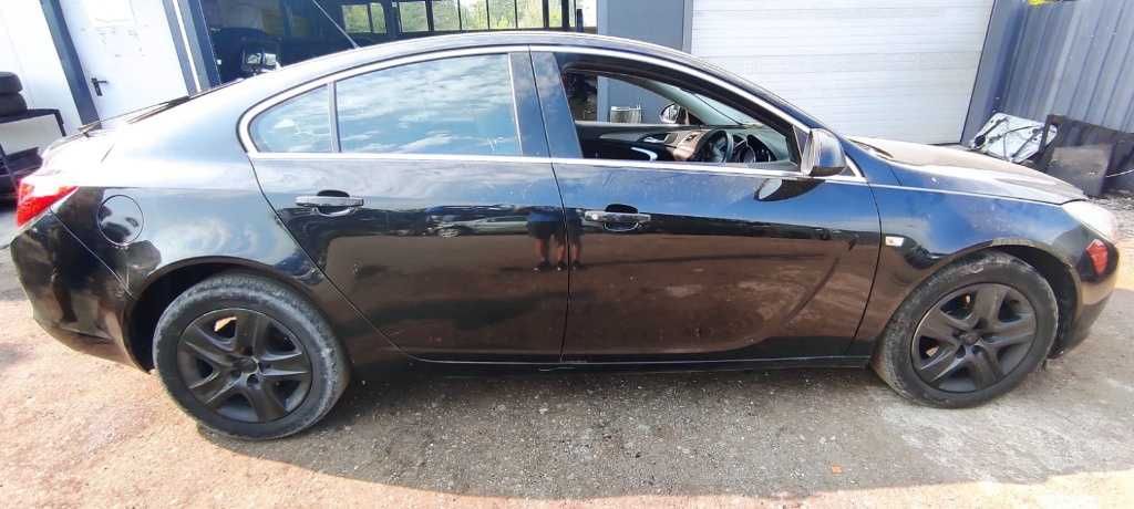 Dezmembrez Opel Insignia an 2010 2.0 diesel cod A20DTH