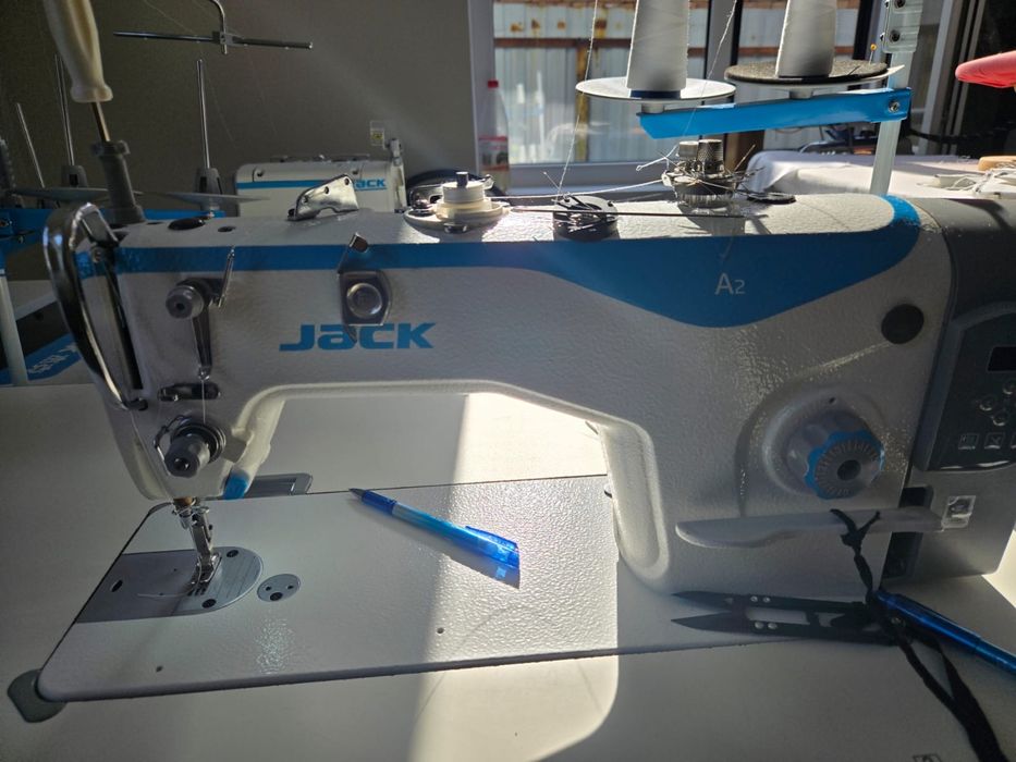 Продам  швейную машинку