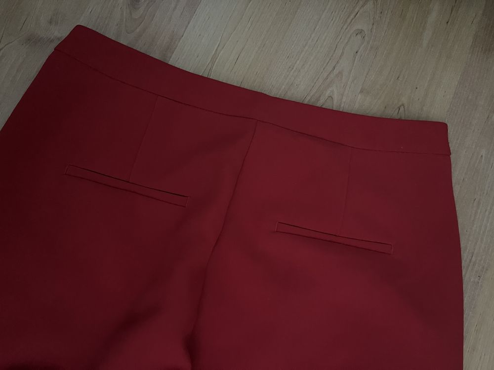 Pantaloni clasici rosii Reserved