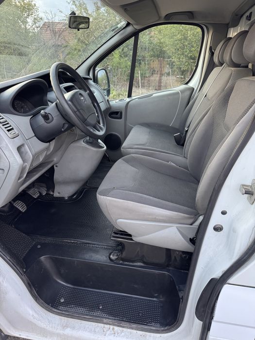 Opel Vivaro 2.0CDTI 2011 clima varianta lunga pre 4690€ neg
