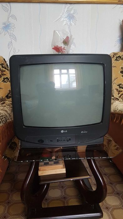 продам телевизор LG