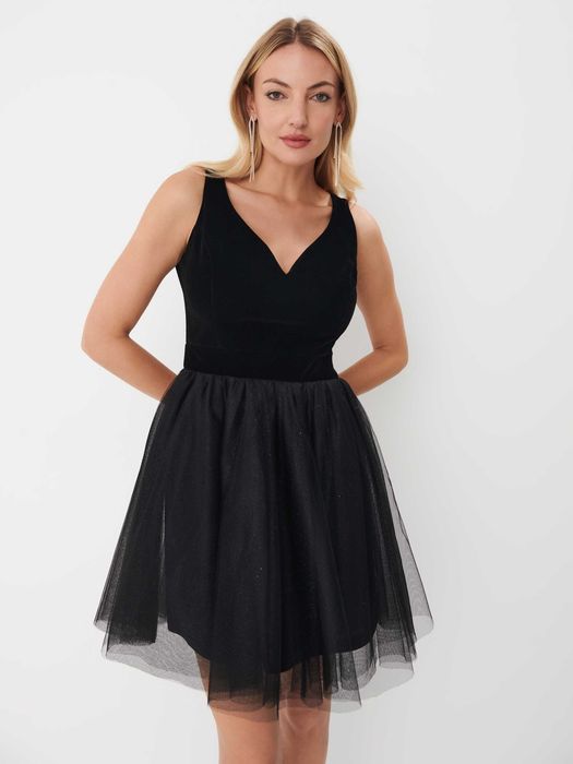 Къса рокля с тюлена пола (+ подарък кадифено колие)