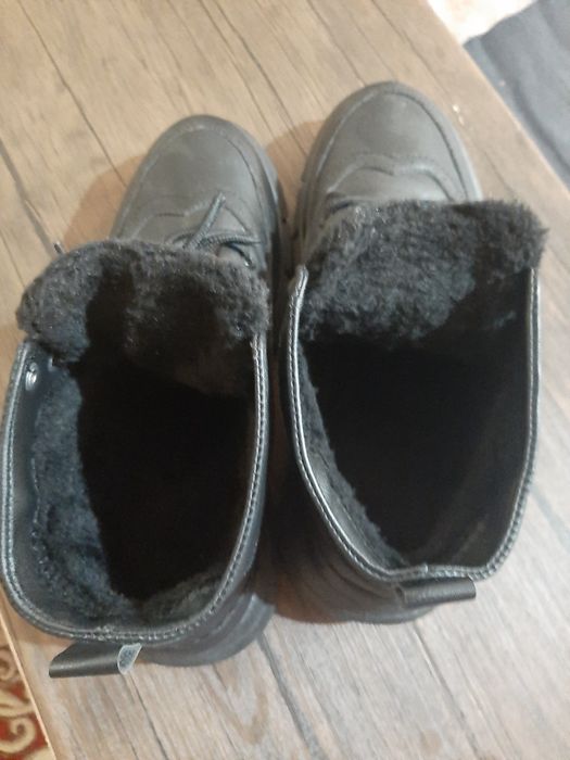 Ботинки новые,(43) размер,но подойдёт на (40) ни разу, не надёванные.