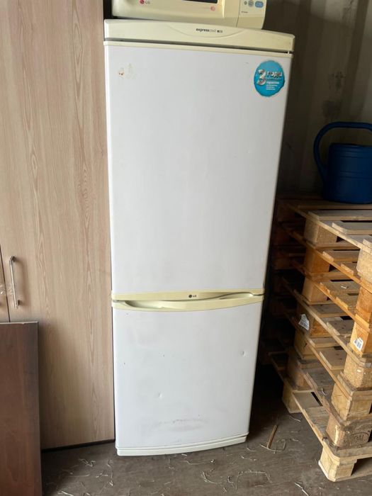 продам холодильник