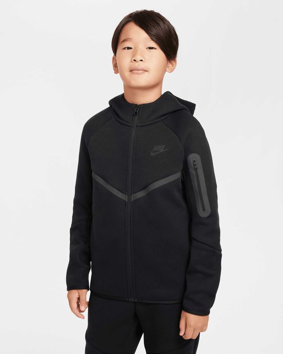 Продавам оригинален nike tech fleece.