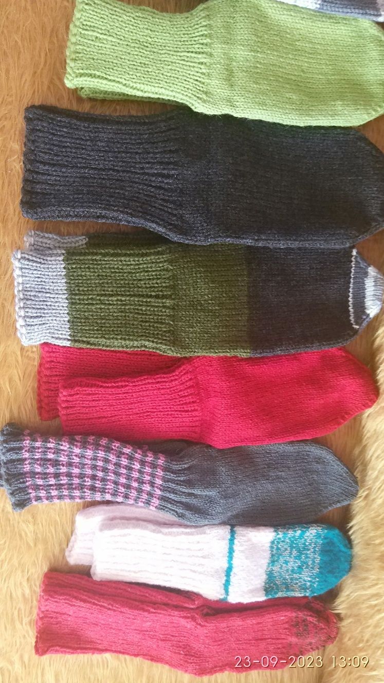 33 броя плетени чорапи