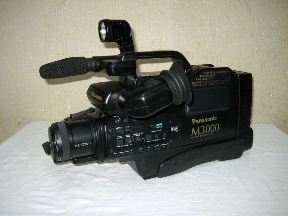 Видеокамера Panasonic M3000 кассетный идеальном рабочим состоянии!