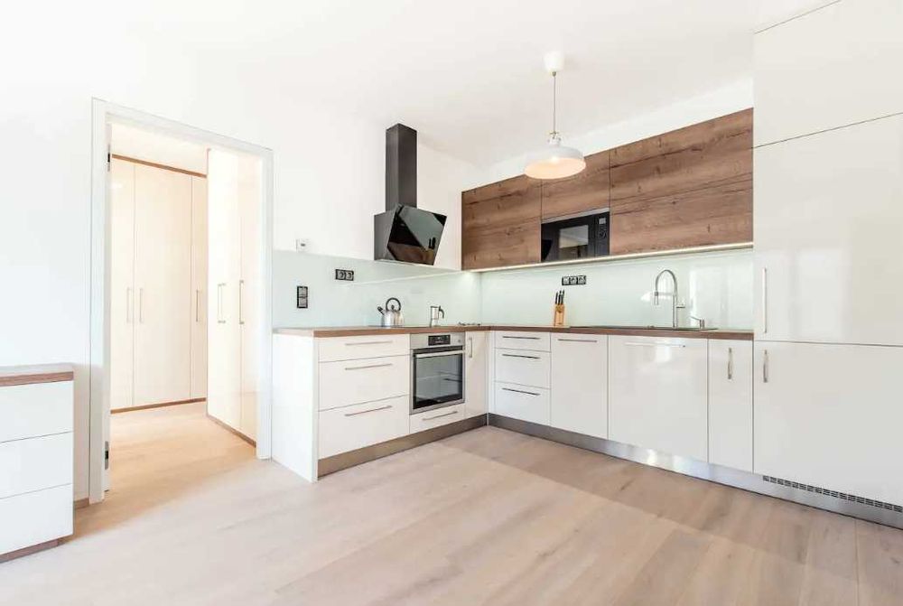 Дава се под наем Двустаен апартамент в Пловдив, Изгрев - 64 кв.м за 219.3 € - Снимка #1