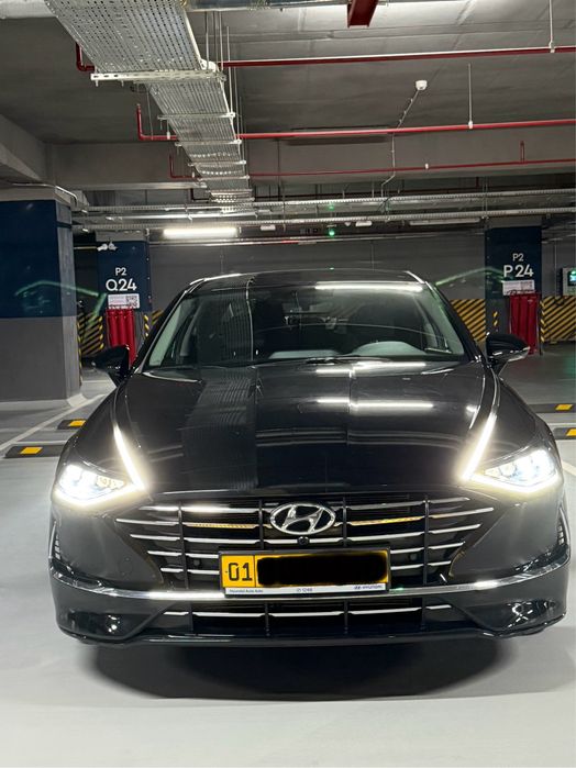 Hyundai sonata.
