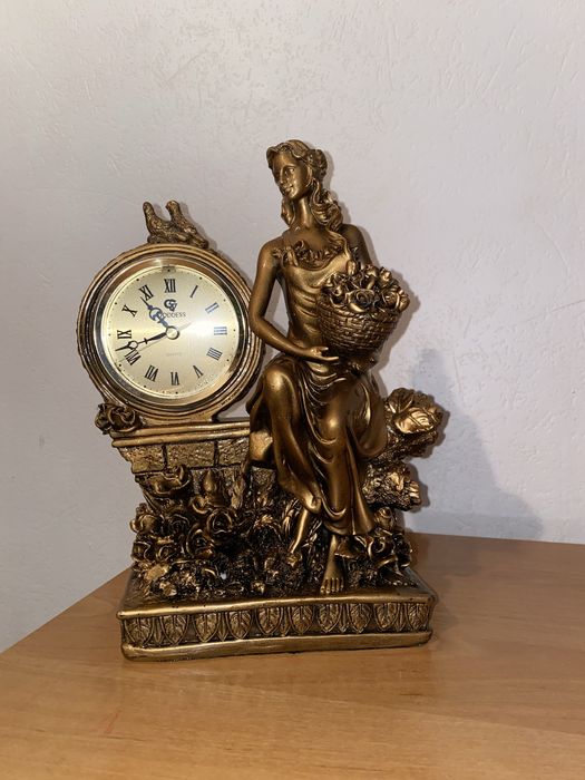 Настольные часы “Goddess” в классическом стиле