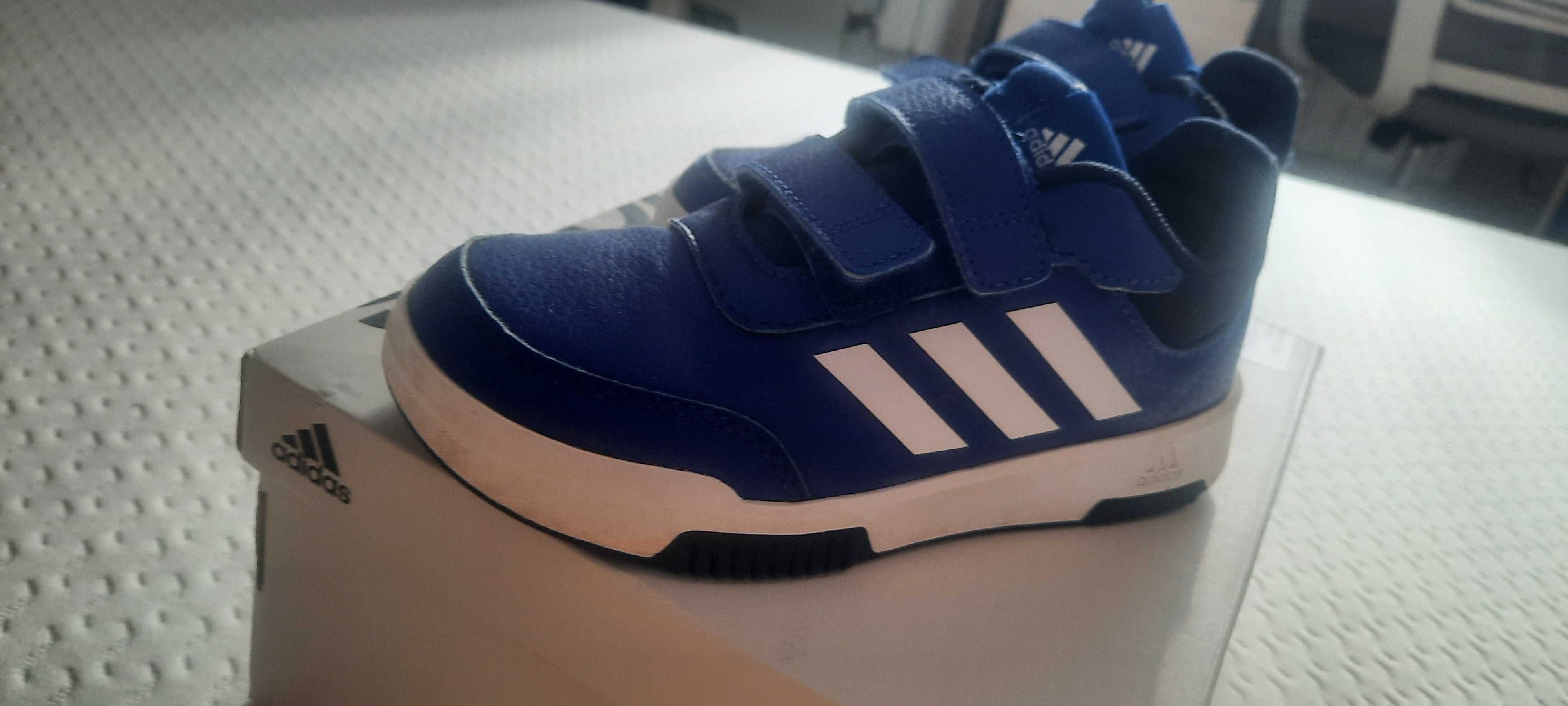 Маратонки Adidas размер 33