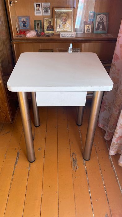 Продам стол обеденный со столешницей