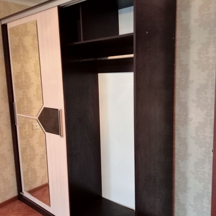 Срочно продам шкаф для одежды в квартиру  в связи с переездом