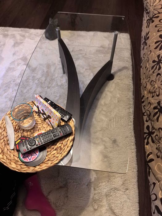 Стъклена холна маса