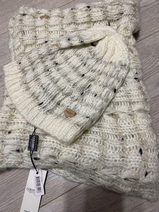 Căciula  cu moț din blana naturala si set , noi cu eticheta