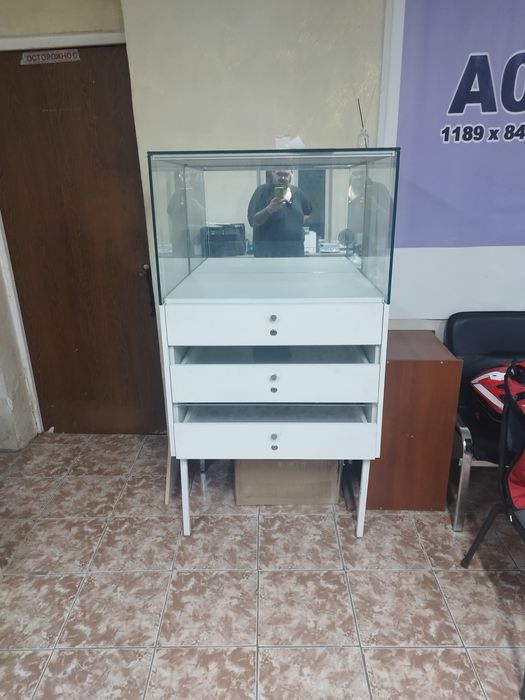 Шкафы витрина ..