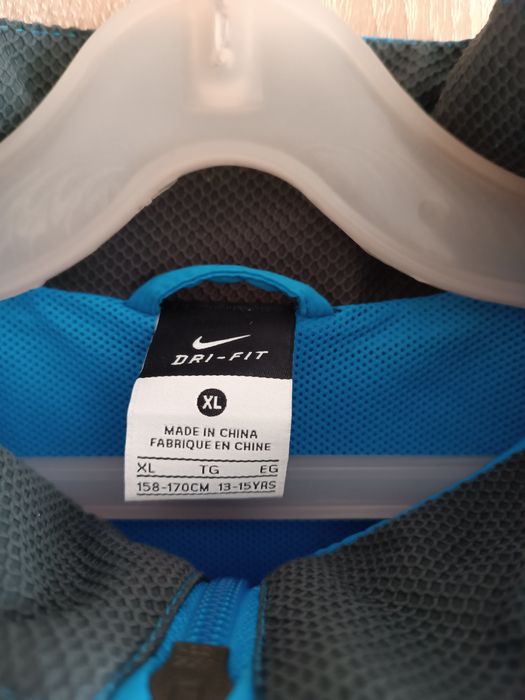 Баскетболни потници,тениски,ветровки на NIKE