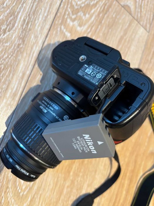 Aparat foto DSLR Nikon D5000, obiectiv 18-55mm f/3.5-5.6 AF-S DX VR