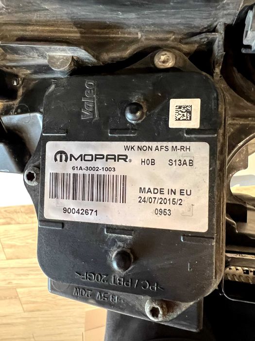 Оригинални фарове от Jeep Grand Cherokee WK2