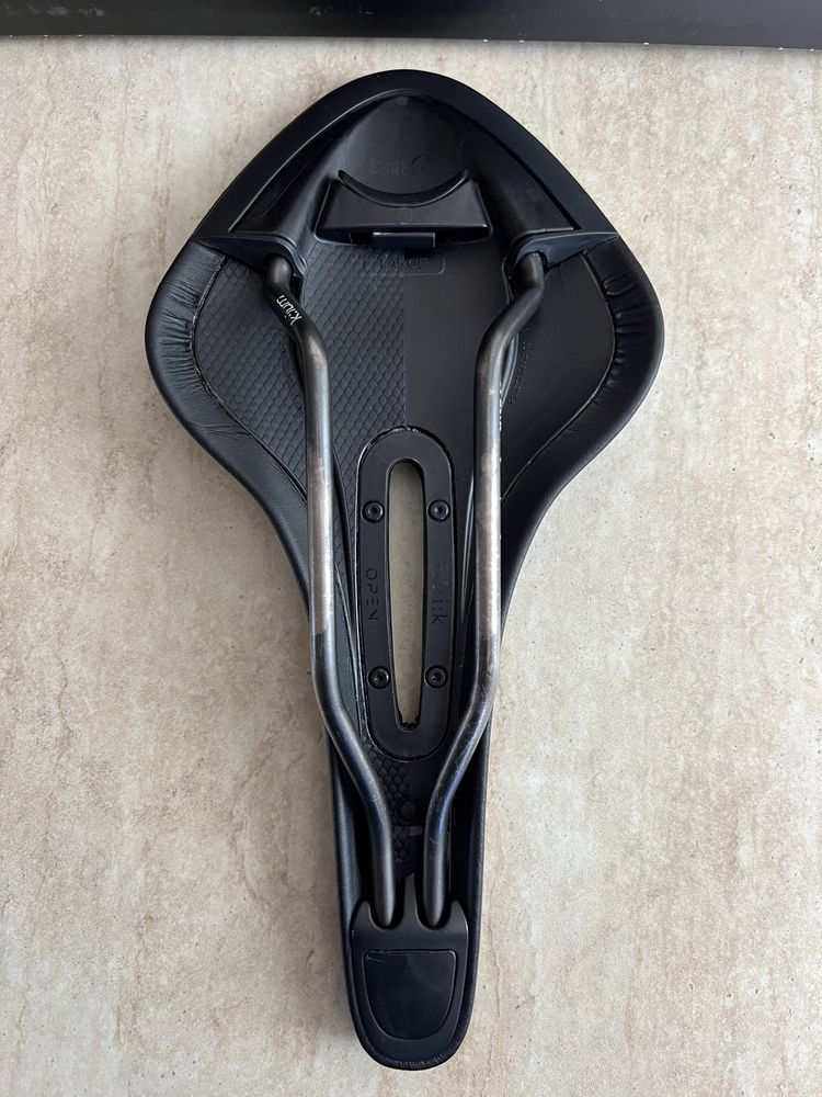 Седалка Fizik Arione R3