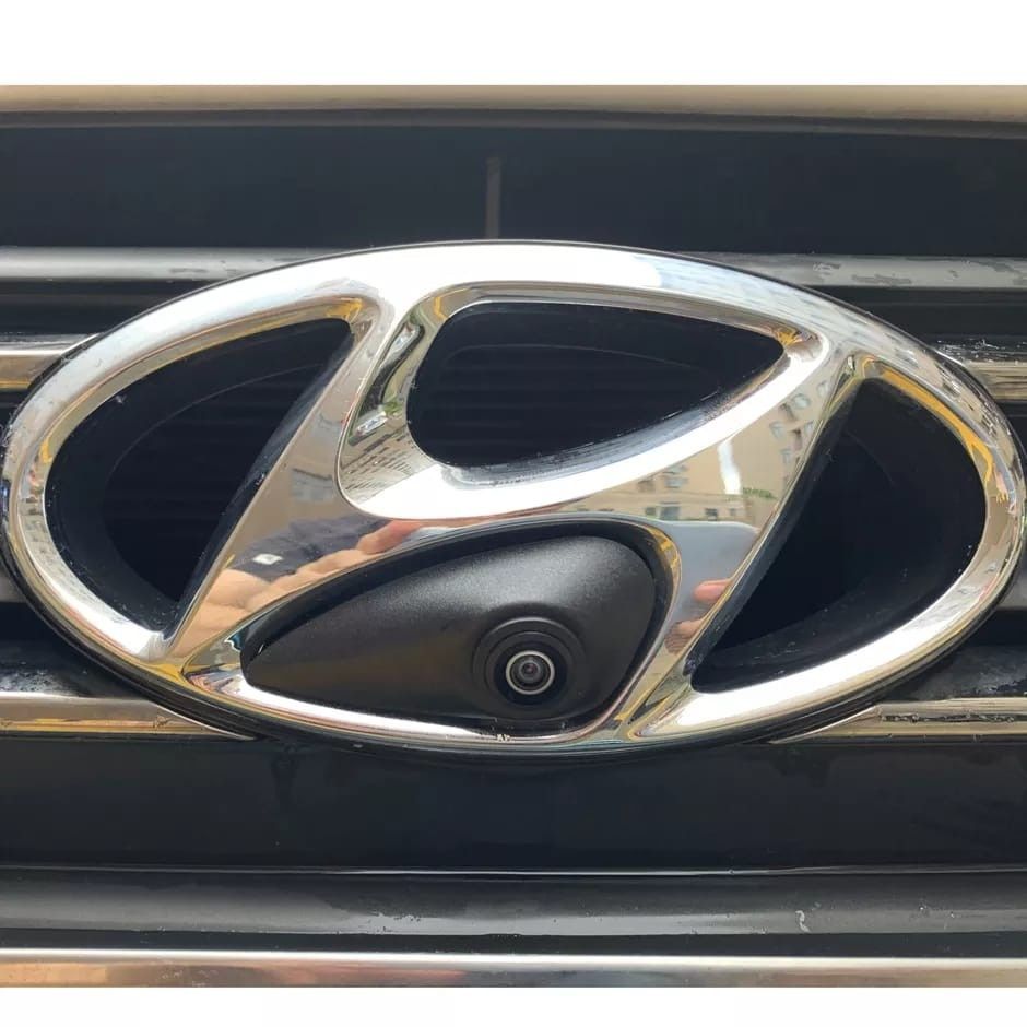 Камера переднего вида для автомобилей 
Hyundai, монтируемая в значок,