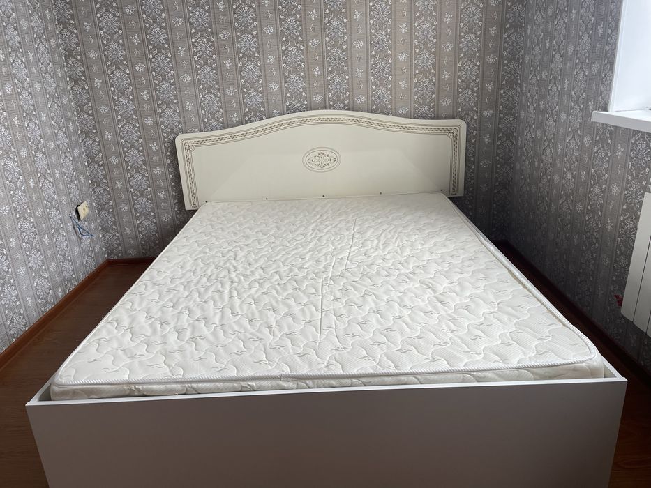 Продается комплект спальный гарнитура б/у. Производства Россия