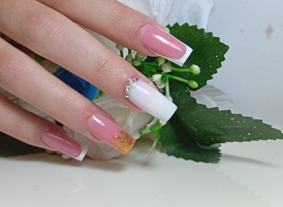 Unghii cu gel și semi