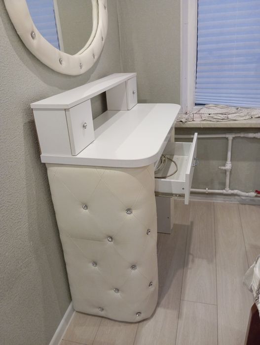 Женский туалетный столик