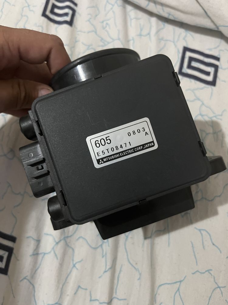 Продам датчик ДМРВ E5T08471