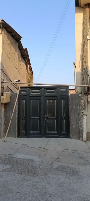 Afsonani orqasidagi koʻchadagi hovlimz