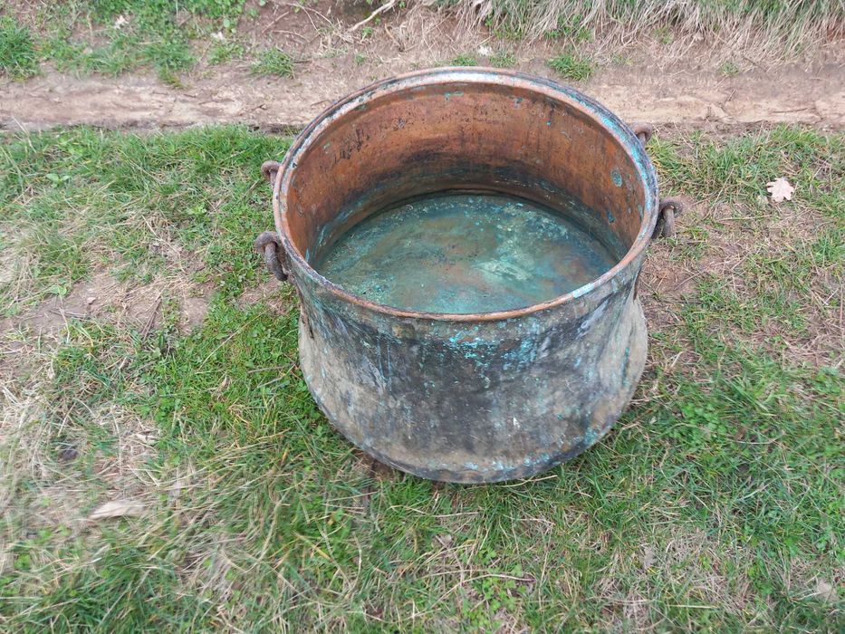 Продавам стар меден котел