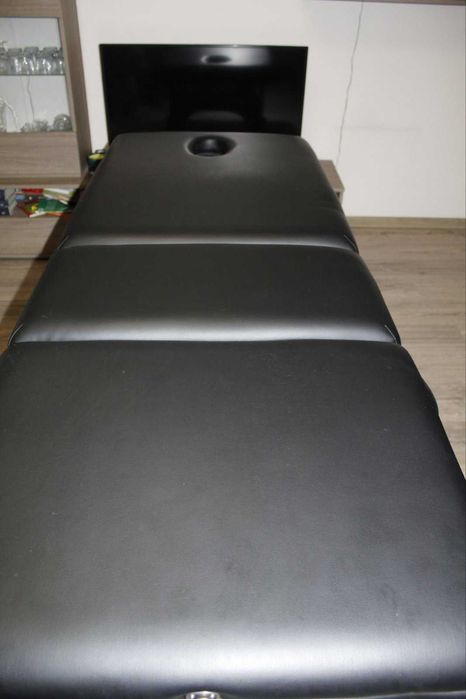 Дървена масажна кушетка нова