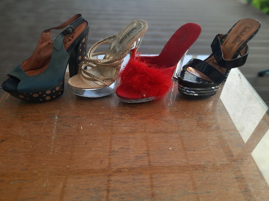 Женские туфли босоножки.