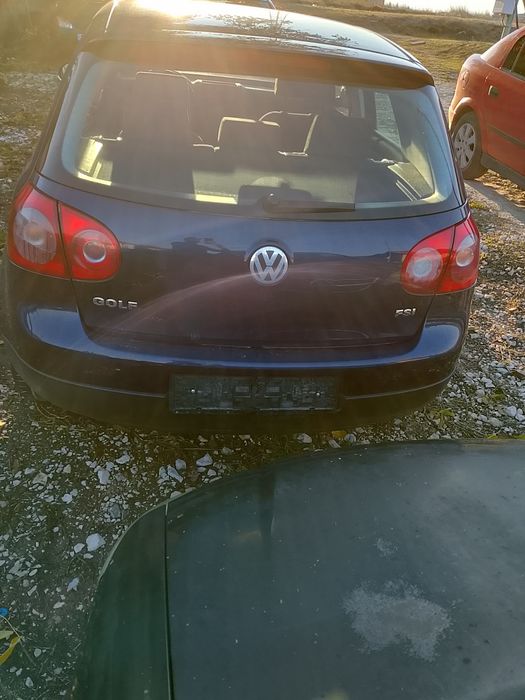 Продава се на части Volkswagen Golf 5 1.4 FSI бензин