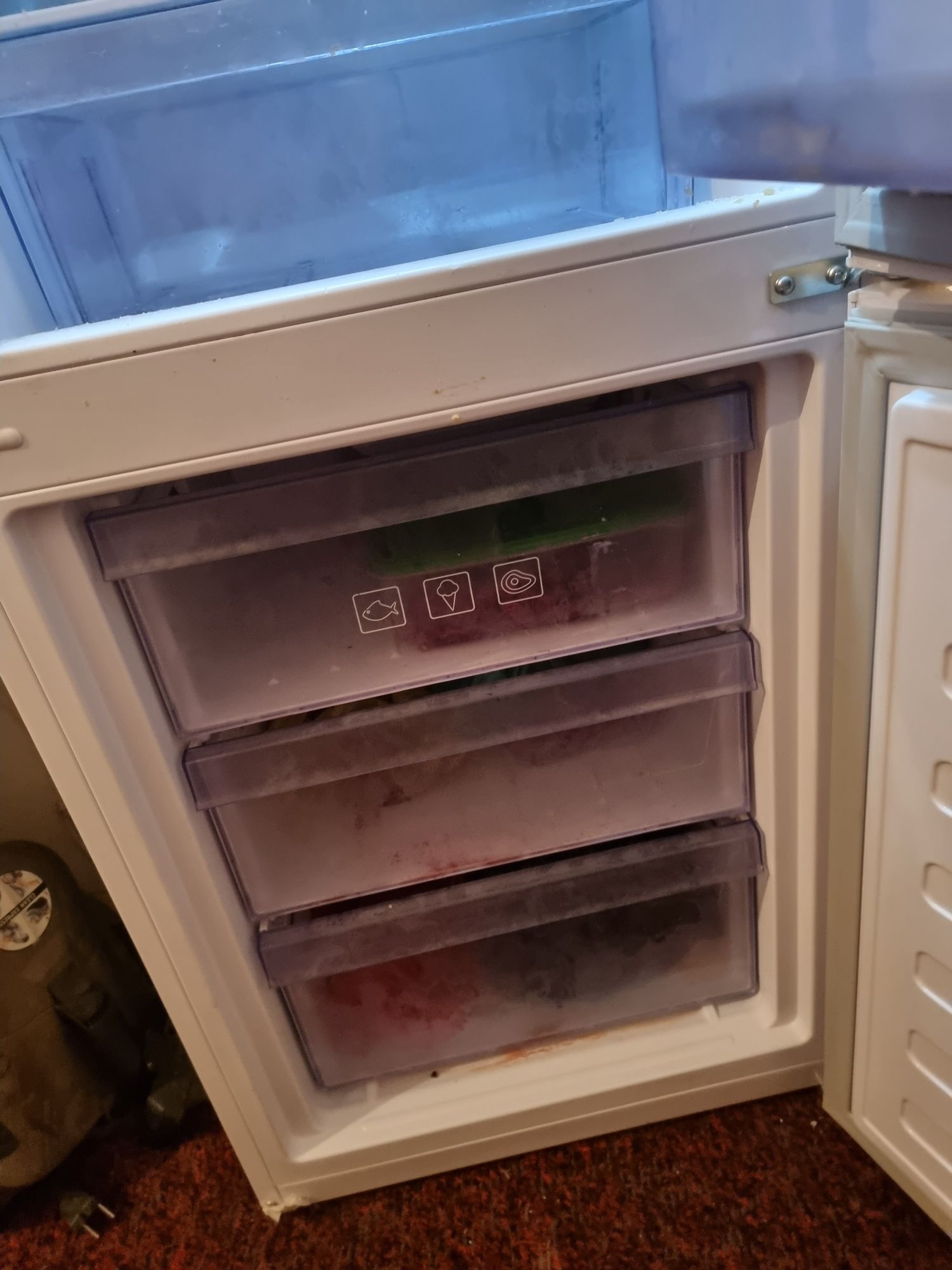 Холодильник в идеальном состоянии года нет в использовании