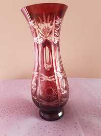 Уникална ваза от червен кристал