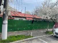 Casa la curte, potential afacere, teren pe colt