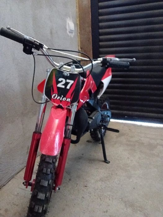 Motocicleta rosie pentru copii cu motor de 50cc