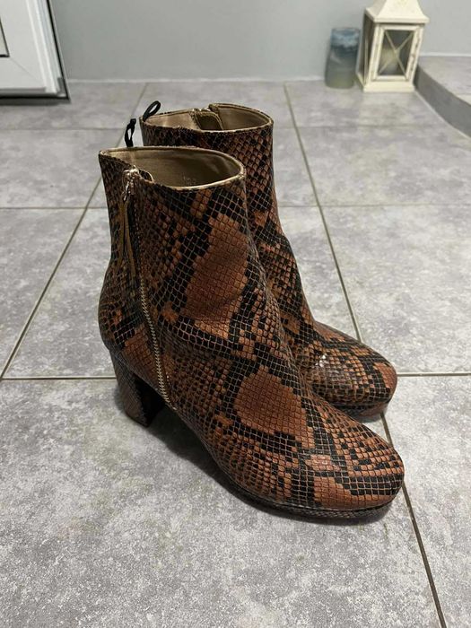 Екстравагантни боти марка HM  N38