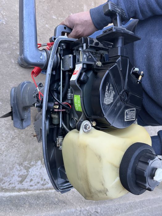Vand motor mariner 4cai sau schimb +diferenta pe unu de 6cai