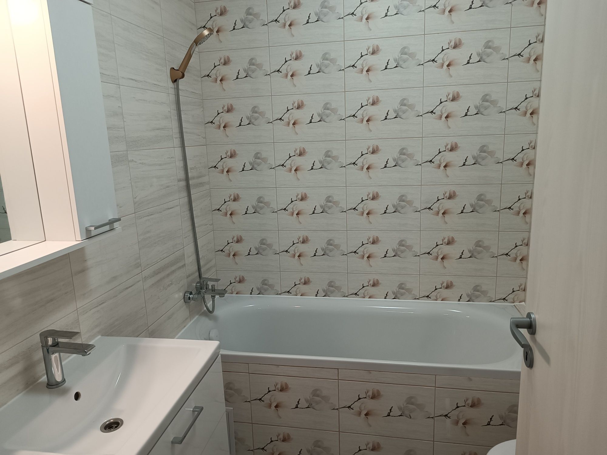 Ap 2 camere Grand Kristal mobilat,utilat cu parcare, prima inchiriere