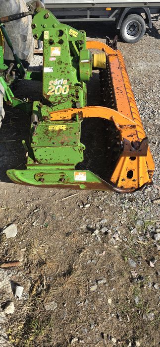 Freza grapa rotativa de pamant Amazone.  Ca kuhn maschio