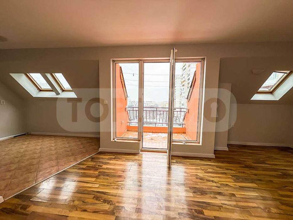 Продава се Двустаен апартамент в Варна, Център - 76 кв.м за 2039 €/кв.м - Снимка #2