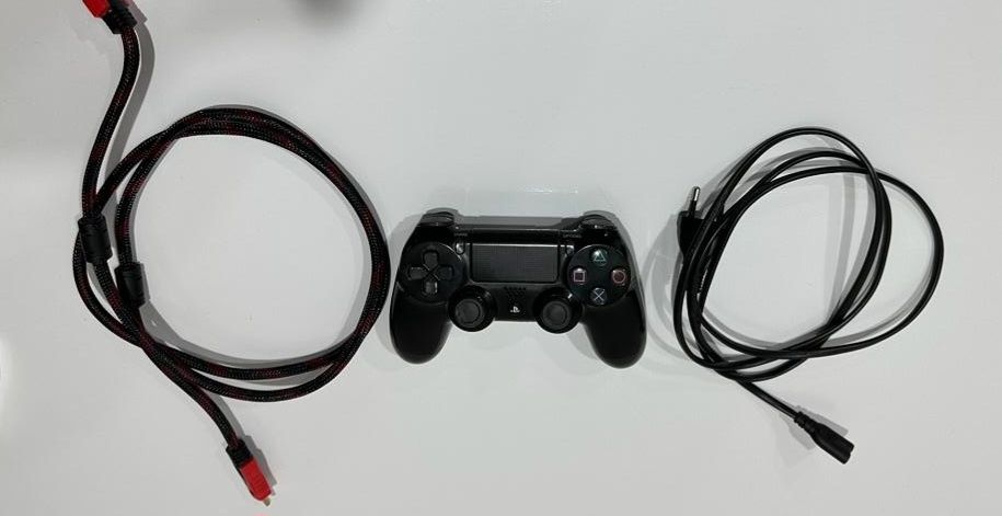 Продаем Playstation 4