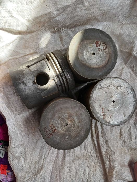 Поршни новые  на ГАЗ-52 ,ГАЗ-51.