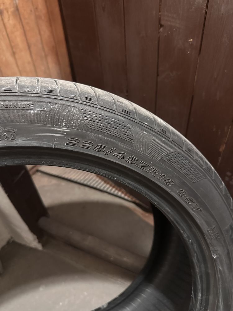 Летни Гуми 225/45/18 - само 1 едната е непокътната