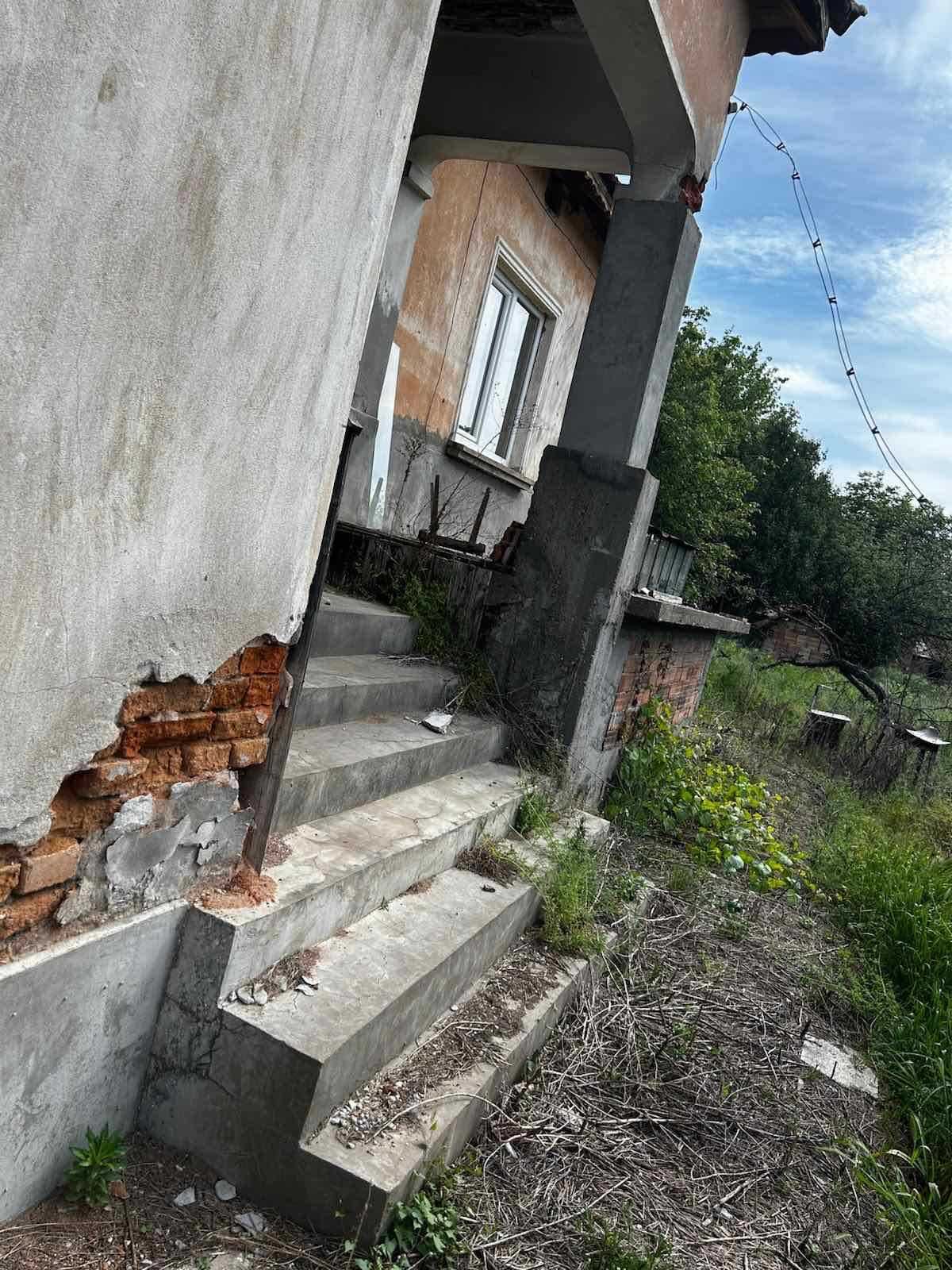 Продавам къща в с. Славовица, община Плевен